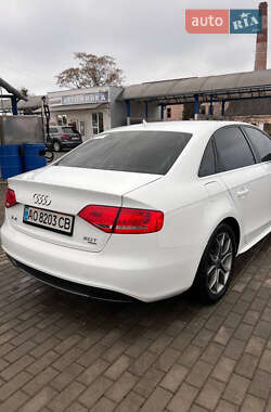 Седан Audi A4 2012 в Мукачевому