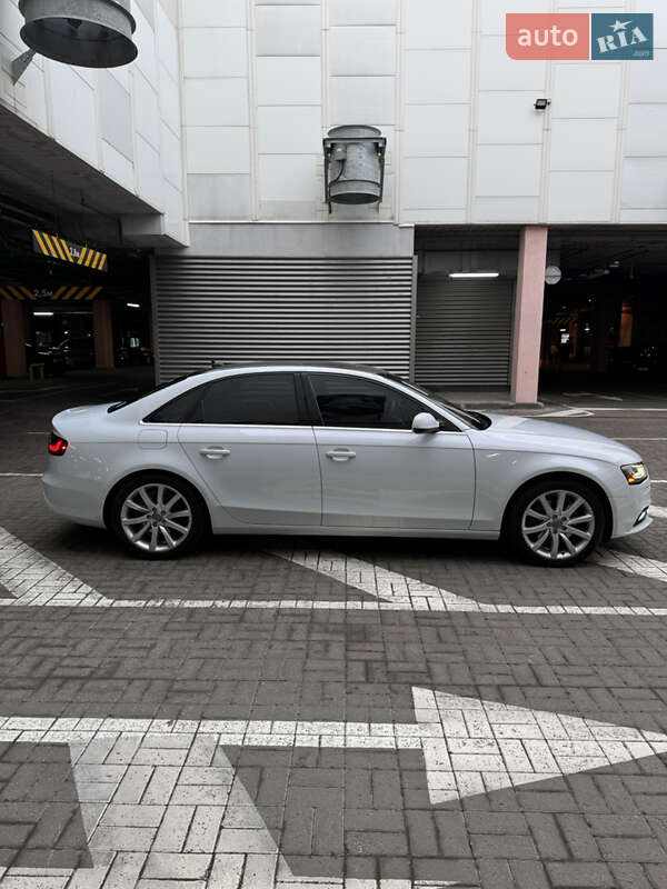 Седан Audi A4 2013 в Киеве