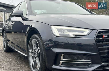 Седан Audi A4 2018 в 