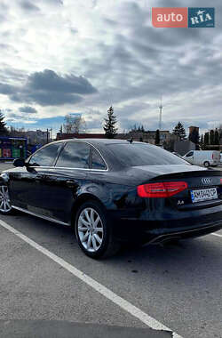 Седан Audi A4 2014 в Львове