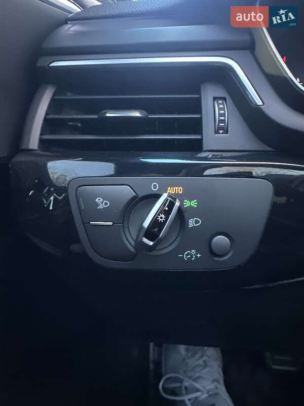 Седан Audi A4 2017 в Ивано-Франковске