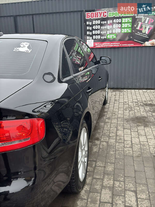 Седан Audi A4 2011 в Миргороде