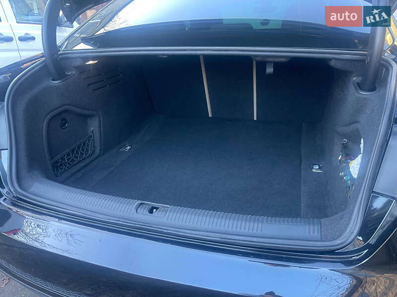 Седан Audi A4 2018 в Киеве