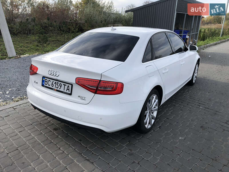 Седан Audi A4 2012 в Львове