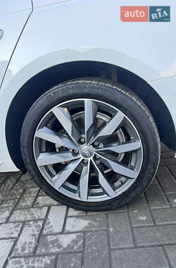 Седан Audi A4 2020 в 