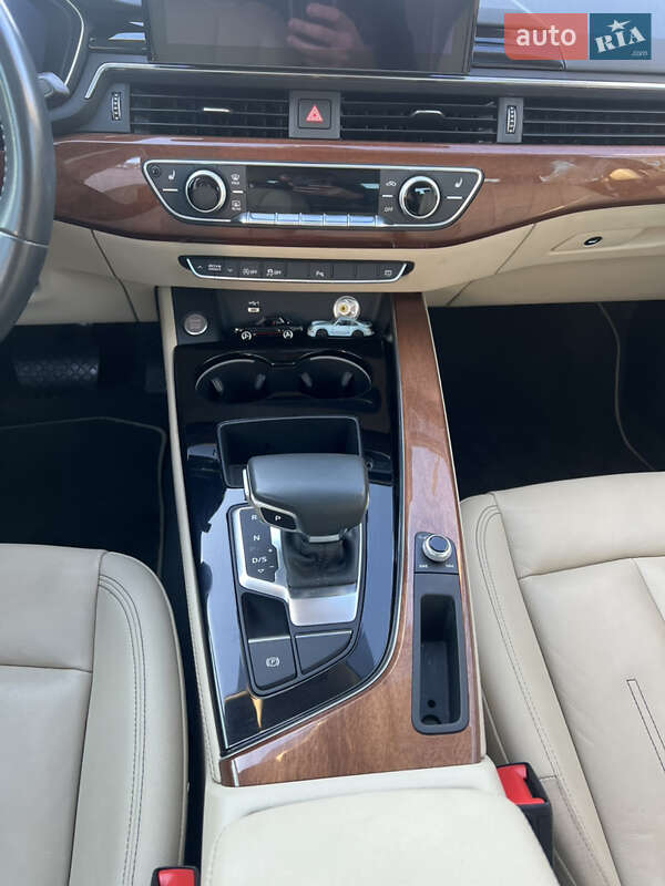 Седан Audi A4 2020 в Львове