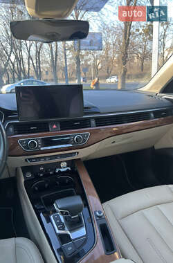 Седан Audi A4 2020 в 