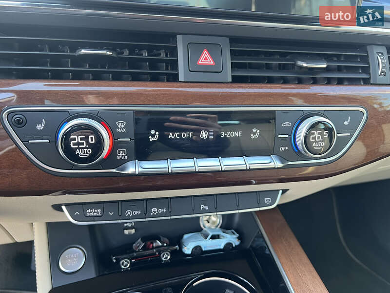 Седан Audi A4 2020 в Львове