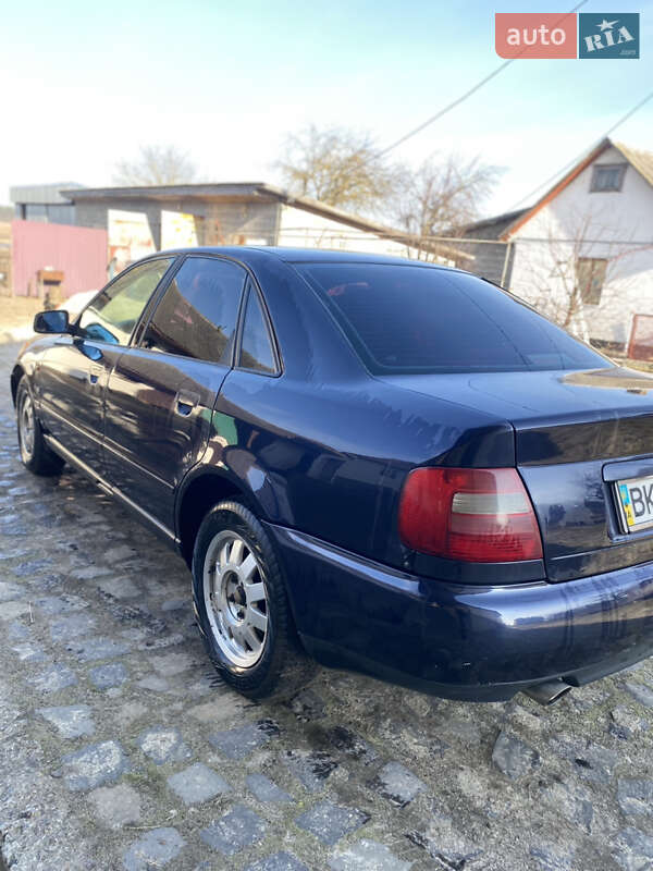 Седан Audi A4 1999 в Костополе