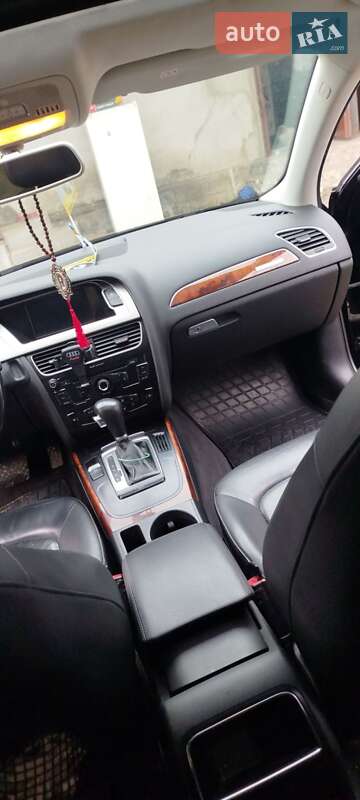 Седан Audi A4 2011 в Волочиську
