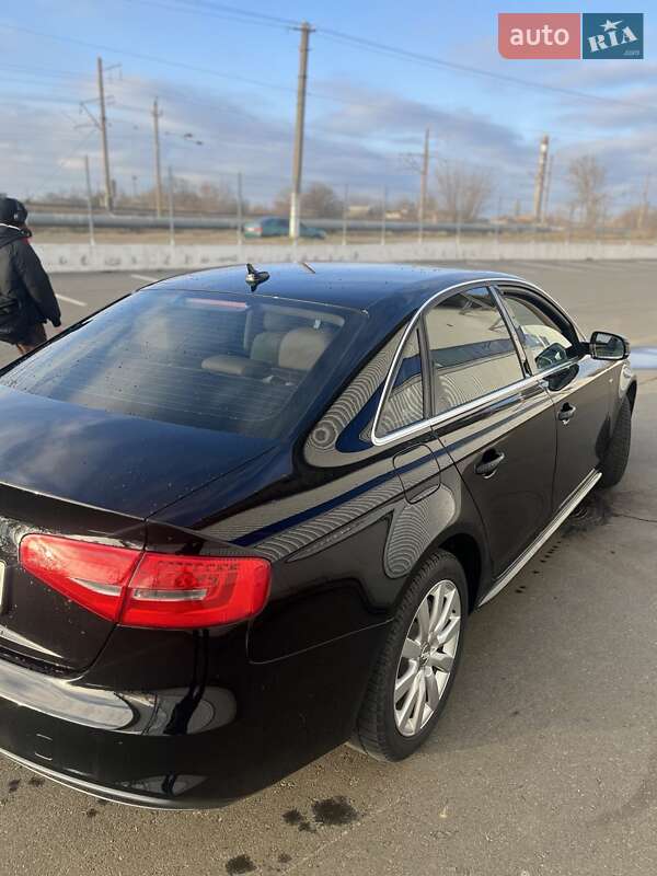 Седан Audi A4 2014 в Білгороді-Дністровському