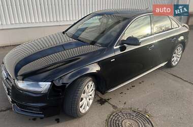 Седан Audi A4 2014 в 