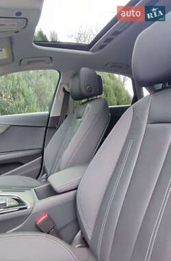 Седан Audi A4 2020 в 