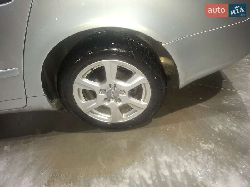 Седан Audi A4 2005 в Черновцах
