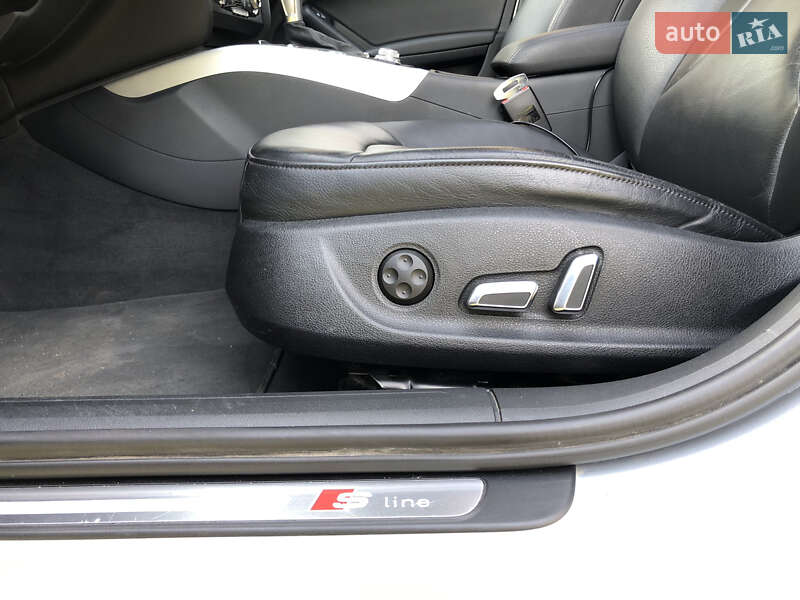 Седан Audi A4 2014 в Львове