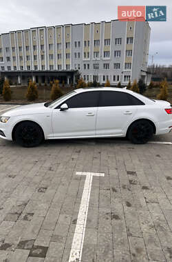 Седан Audi A4 2016 в 