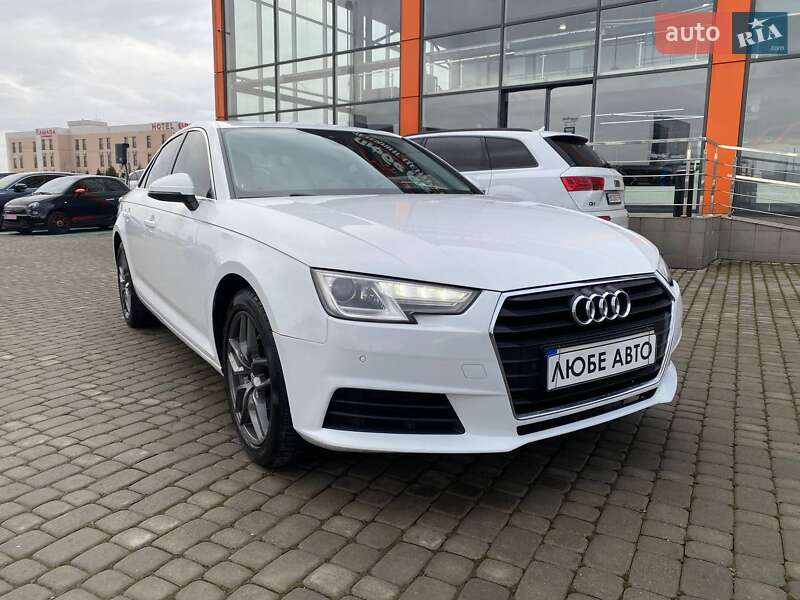 Седан Audi A4 2019 в Львові