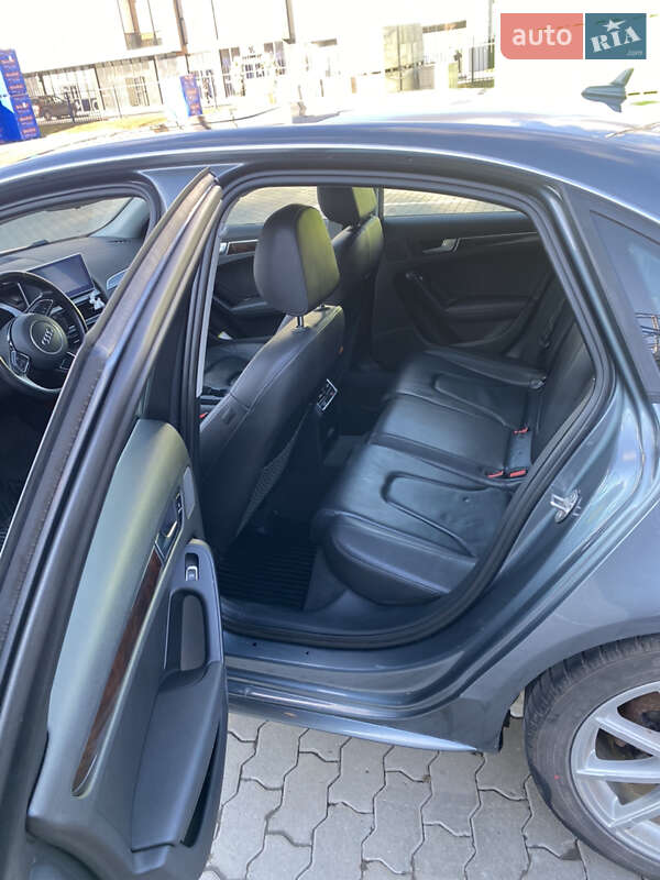 Седан Audi A4 2015 в Івано-Франківську