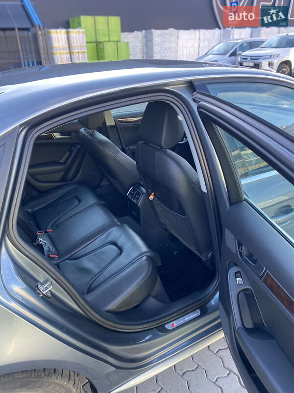 Седан Audi A4 2015 в Ивано-Франковске