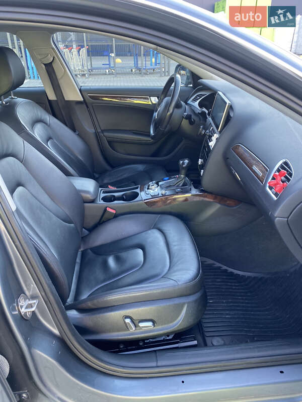 Седан Audi A4 2015 в Ивано-Франковске