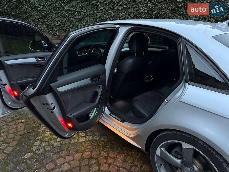 Седан Audi A4 2012 в Луцке