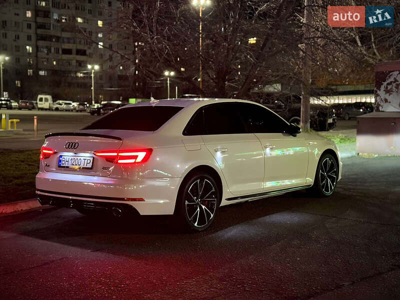 Седан Audi A4 2016 в Одессе