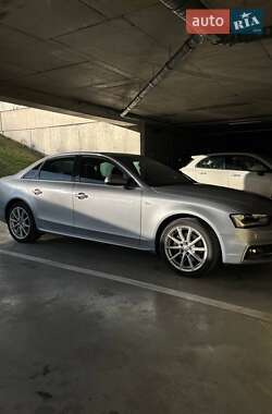 Седан Audi A4 2015 в Львове