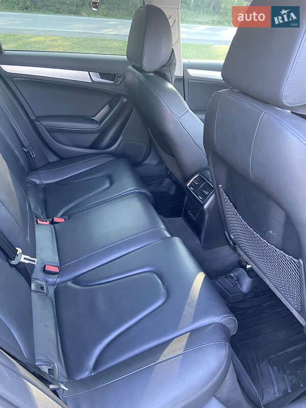 Седан Audi A4 2010 в Ивано-Франковске