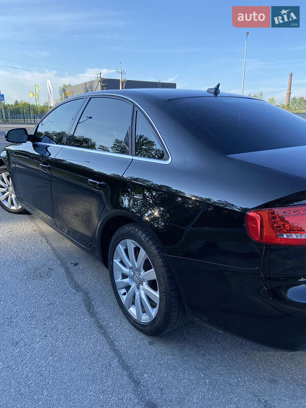 Седан Audi A4 2010 в Ивано-Франковске