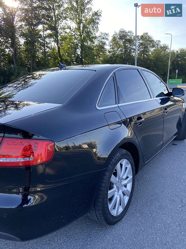 Седан Audi A4 2010 в Ивано-Франковске