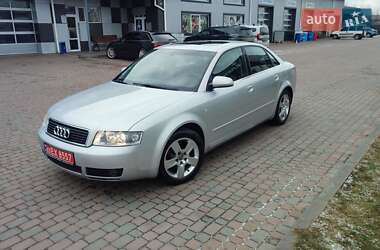 Седан Audi A4 2004 в Сарнах