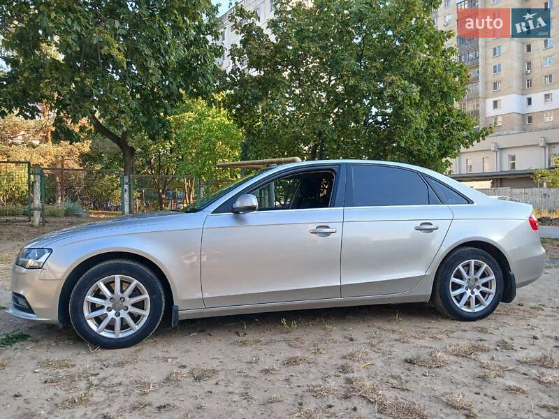 Седан Audi A4 2012 в Сумах