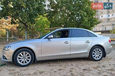 Седан Audi A4 2012 в 