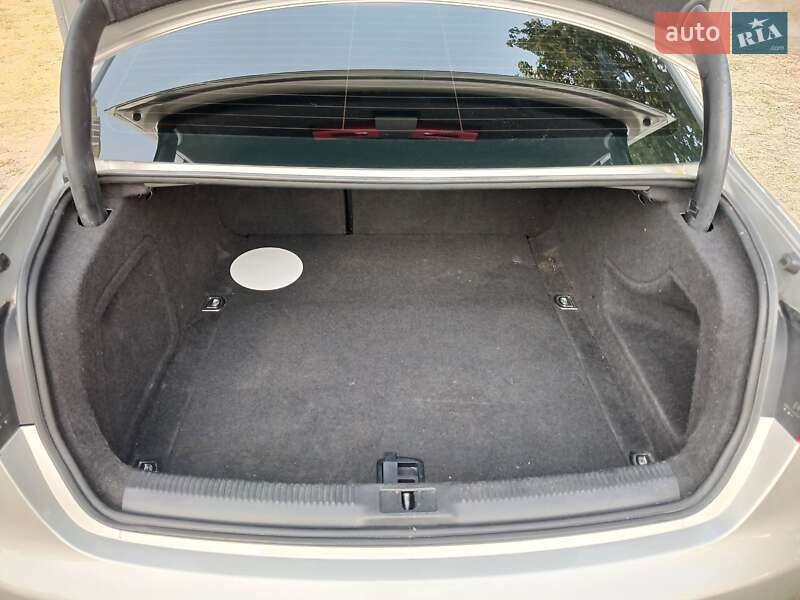 Седан Audi A4 2012 в Сумах