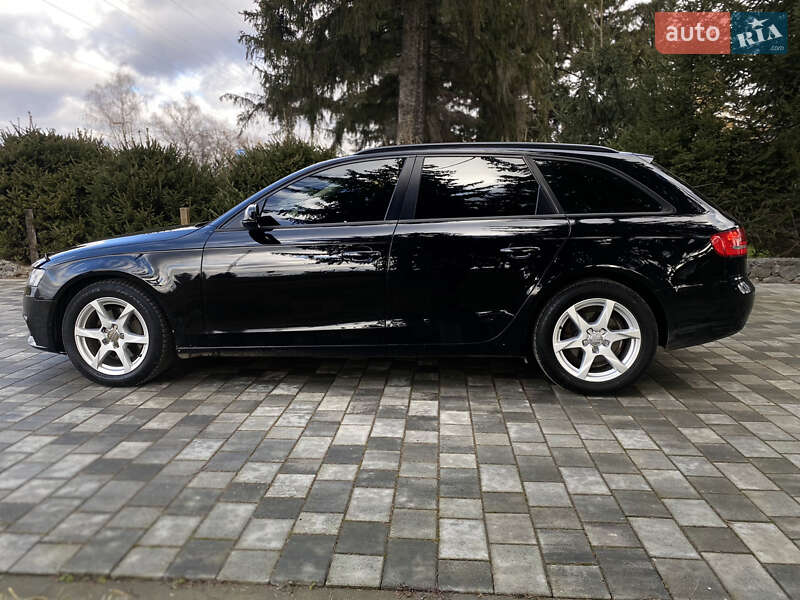 Универсал Audi A4 2011 в Староконстантинове