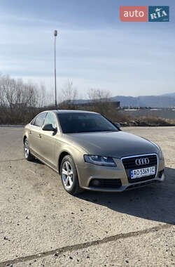 Седан Audi A4 2009 в Хусте