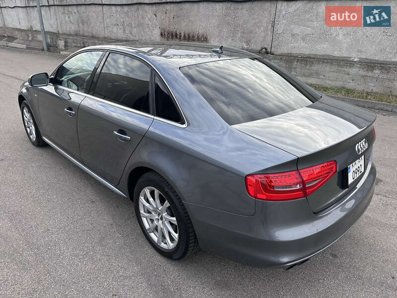 Седан Audi A4 2014 в Киеве