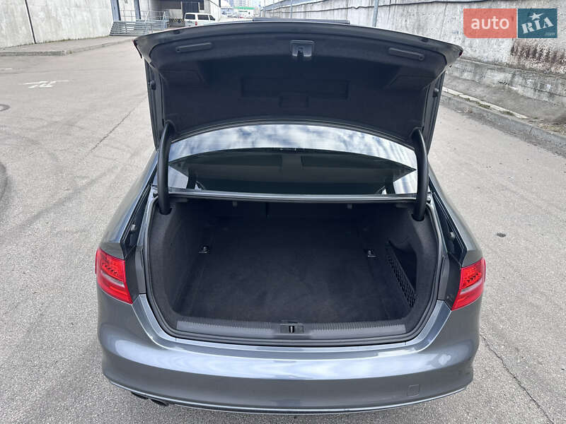 Седан Audi A4 2014 в Киеве