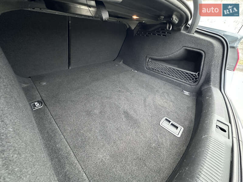 Седан Audi A4 2014 в Киеве