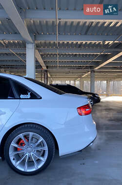 Седан Audi A4 2015 в 