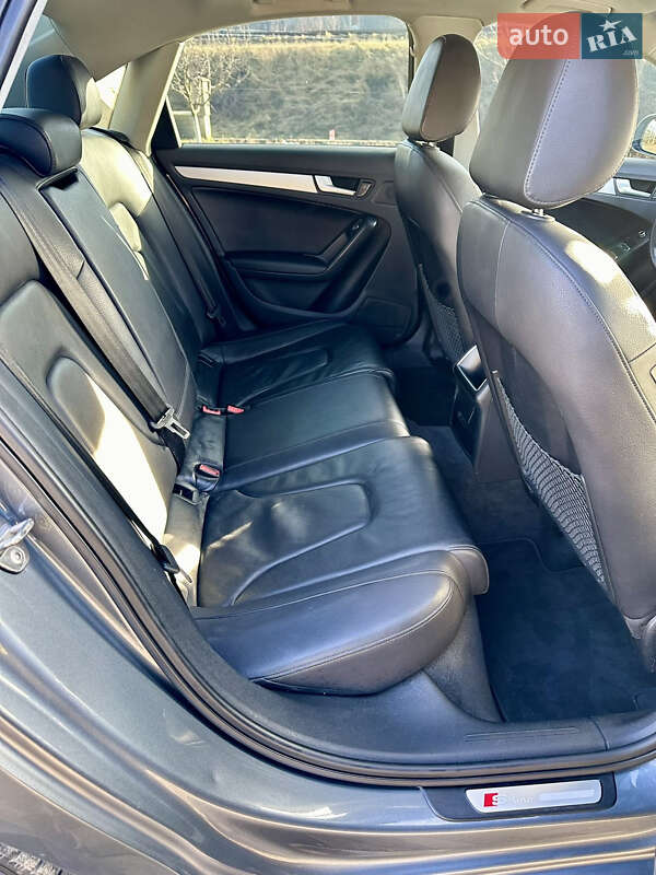 Седан Audi A4 2013 в Львове