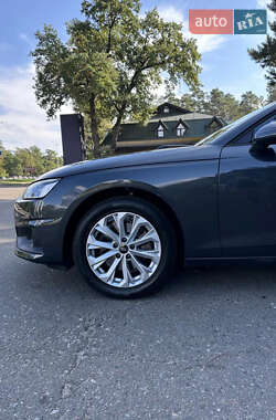 Седан Audi A4 2023 в 