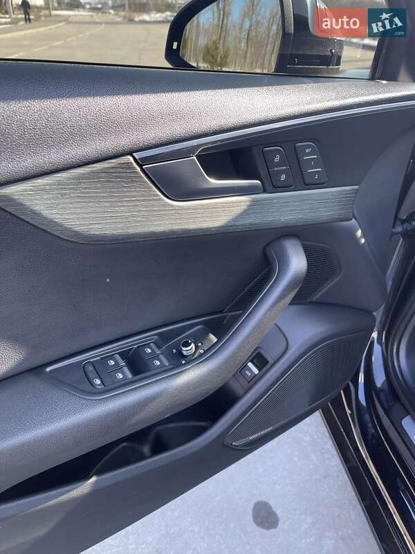 Седан Audi A4 2017 в Дніпрі