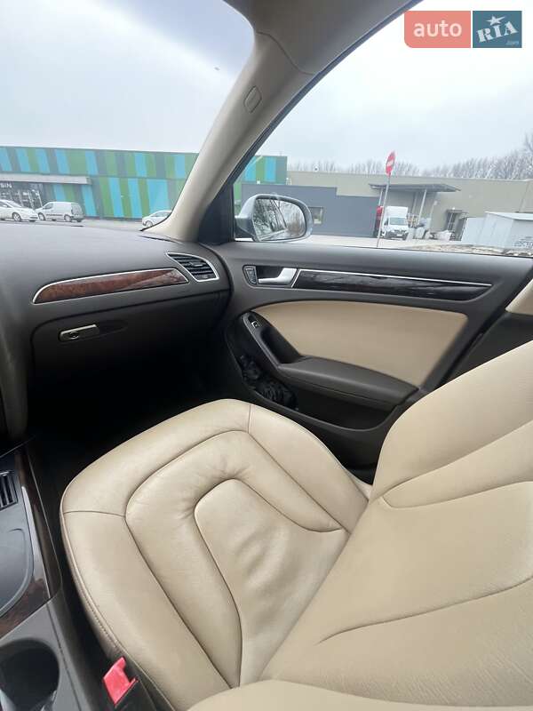 Седан Audi A4 2015 в Дрогобичі