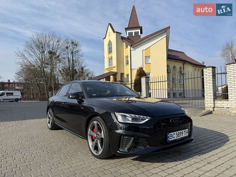Седан Audi A4 2022 в Львове Седан Audi A4 2022 в Львове