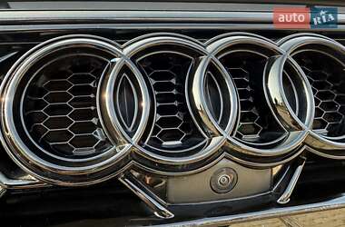 Седан Audi A4 2022 в Львове