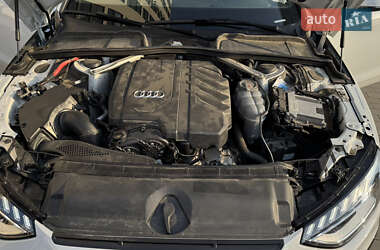 Седан Audi A4 2020 в 