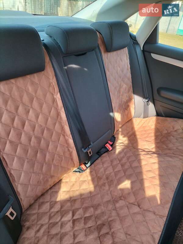 Седан Audi A4 2006 в Щирце