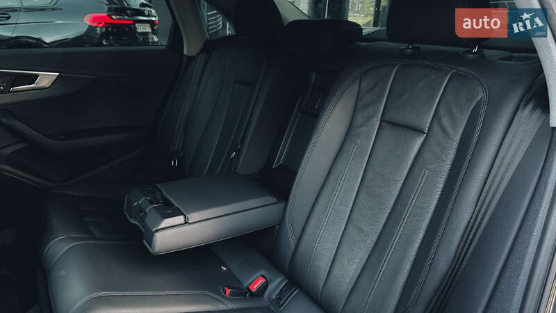 Седан Audi A4 2019 в Киеве