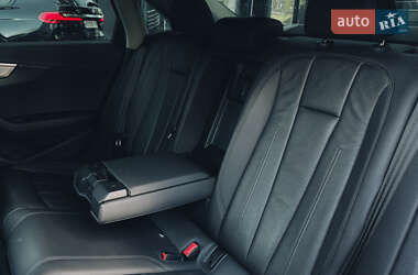 Седан Audi A4 2019 в 